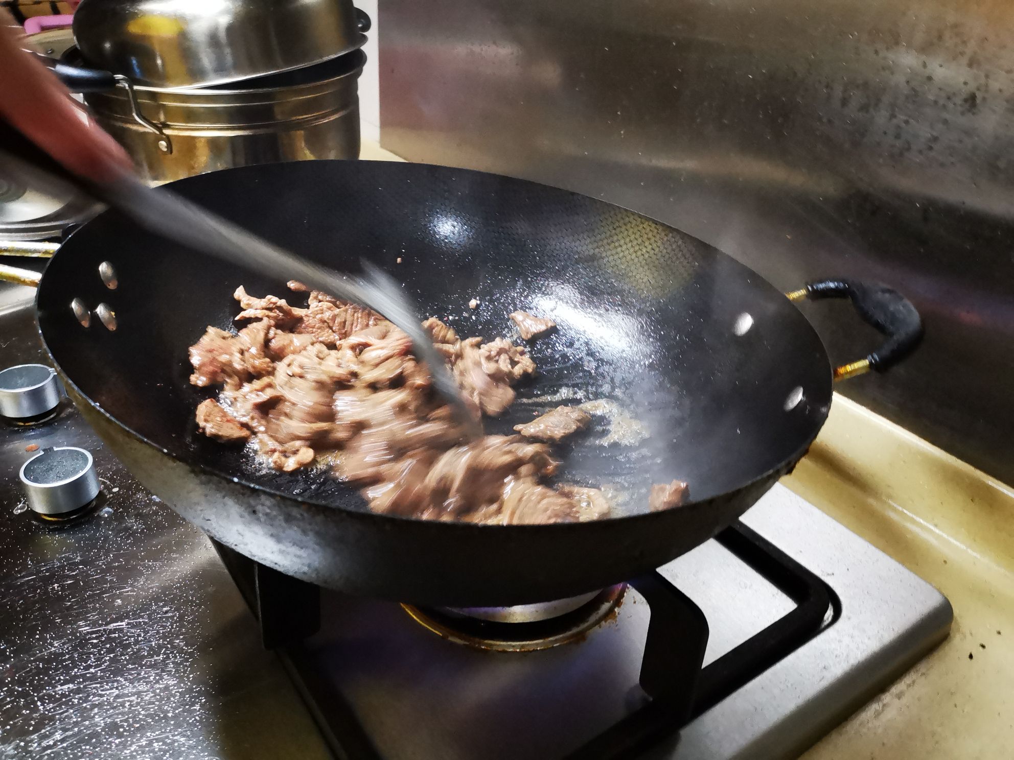 甜椒炒牛肉的做法-家常味炒菜譜-易網健康養生網 甜椒炒牛肉的做法-家常味炒菜譜