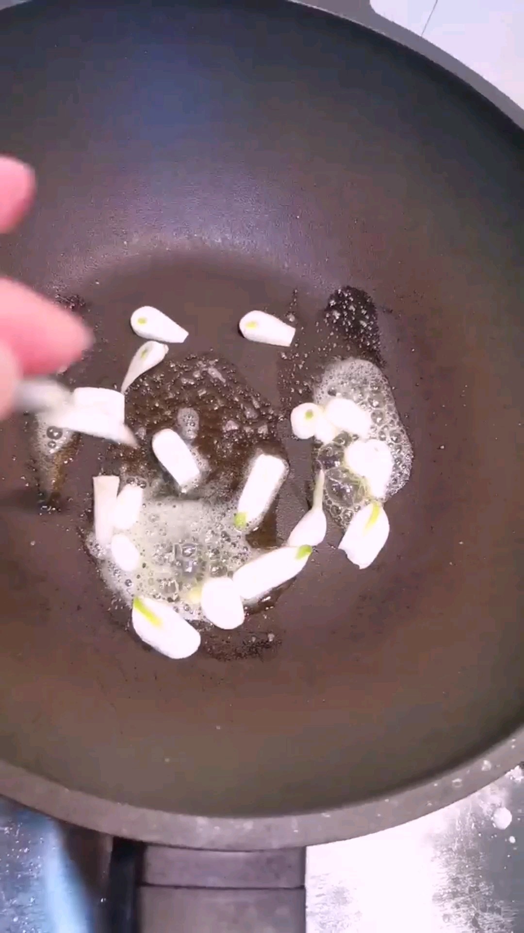 干煸松茸的做法-家常味煎菜譜-易網健康養生網 干煸松茸的做法-家常味煎菜譜