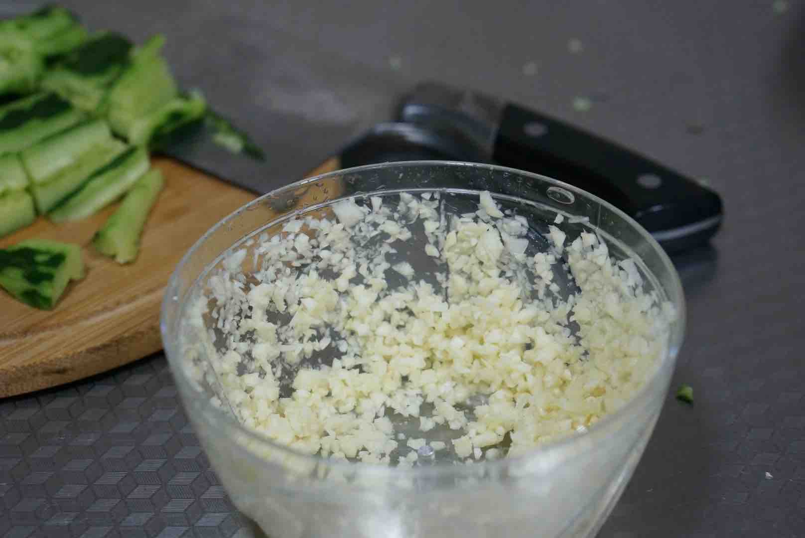 花生米拌黃瓜的做法-酸辣味炸菜譜