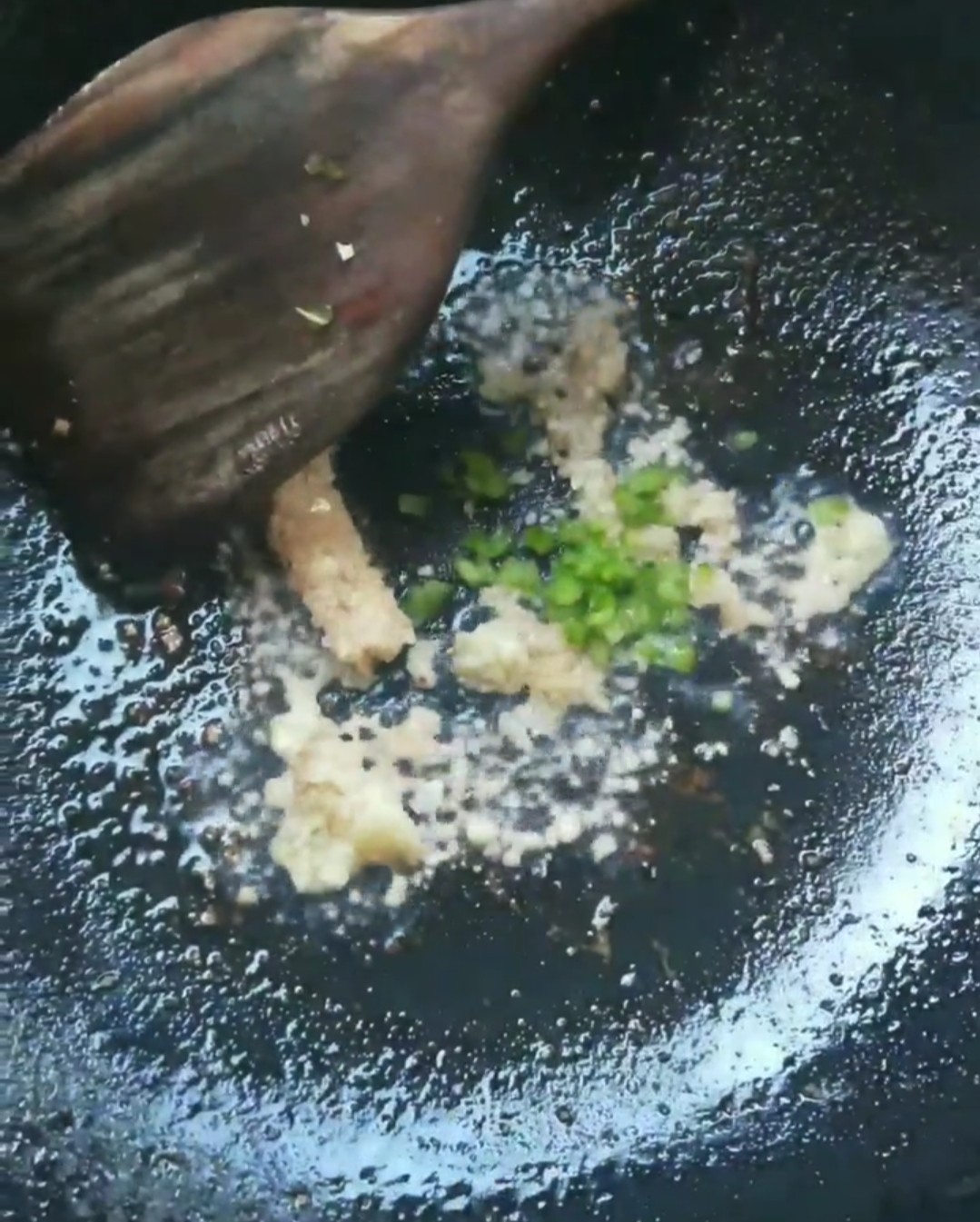 蒜香椒鹽蝦的做法-蒜香味炒菜譜-易網健康養生網 蒜香椒鹽蝦的做法-蒜香味炒菜譜