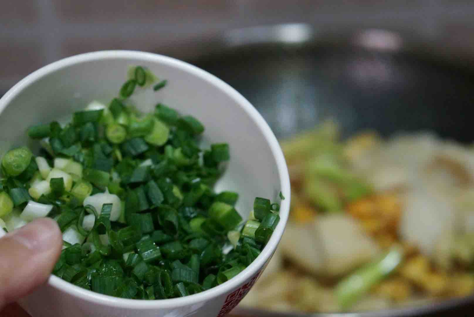 油渣花菜炒年糕的做法-家常味炒菜譜-易網健康養生網 油渣花菜炒年糕的做法-家常味炒菜譜