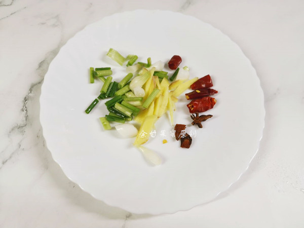 黃豆燜雞爪的做法-家常味燜菜譜-易網(wǎng)健康養(yǎng)生網(wǎng) 黃豆燜雞爪的做法-家常味燜菜譜