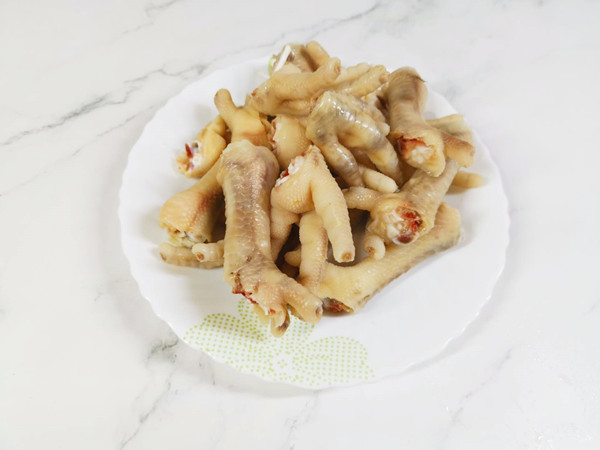 黃豆燜雞爪的做法-家常味燜菜譜-易網(wǎng)健康養(yǎng)生網(wǎng) 黃豆燜雞爪的做法-家常味燜菜譜