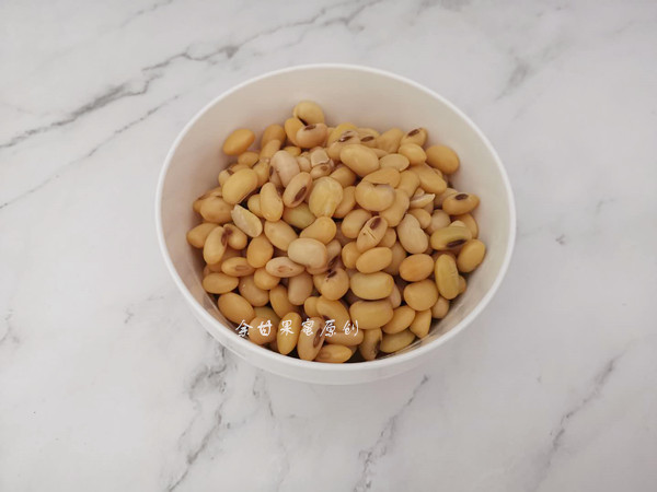 黃豆燜雞爪的做法-家常味燜菜譜-易網(wǎng)<a href=http://www.jsjjzhkt.cn/ target=_blank class=infotextkey>健康養(yǎng)生</a>網(wǎng) 黃豆燜雞爪的做法-家常味燜菜譜