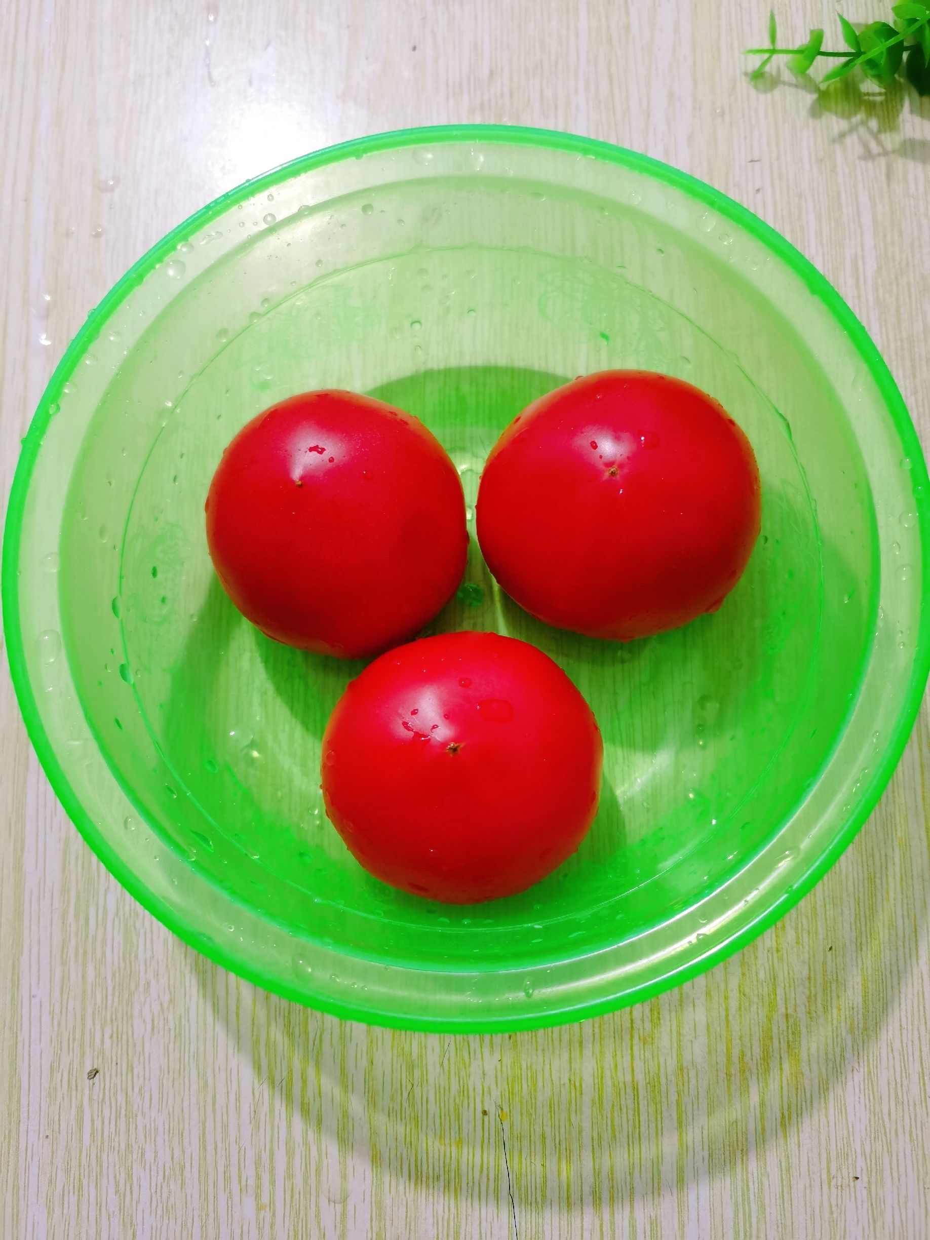 西紅柿拌糖的做法-甜味拌菜譜-易網<a href=http://www.jsjjzhkt.cn/ target=_blank class=infotextkey>健康養生</a>網 西紅柿拌糖的做法-甜味拌菜譜