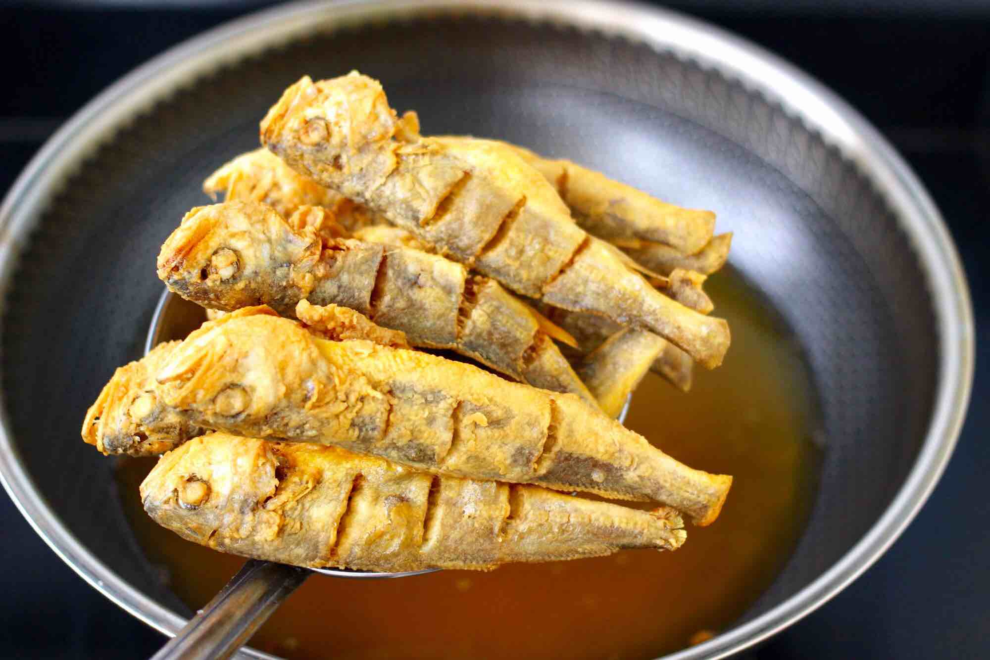 香脆椒干煸黃花魚的做法-香辣味干煸菜譜