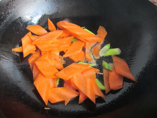 木耳炒雞蛋的做法-家常味炒菜譜-易網健康養生網 木耳炒雞蛋的做法-家常味炒菜譜