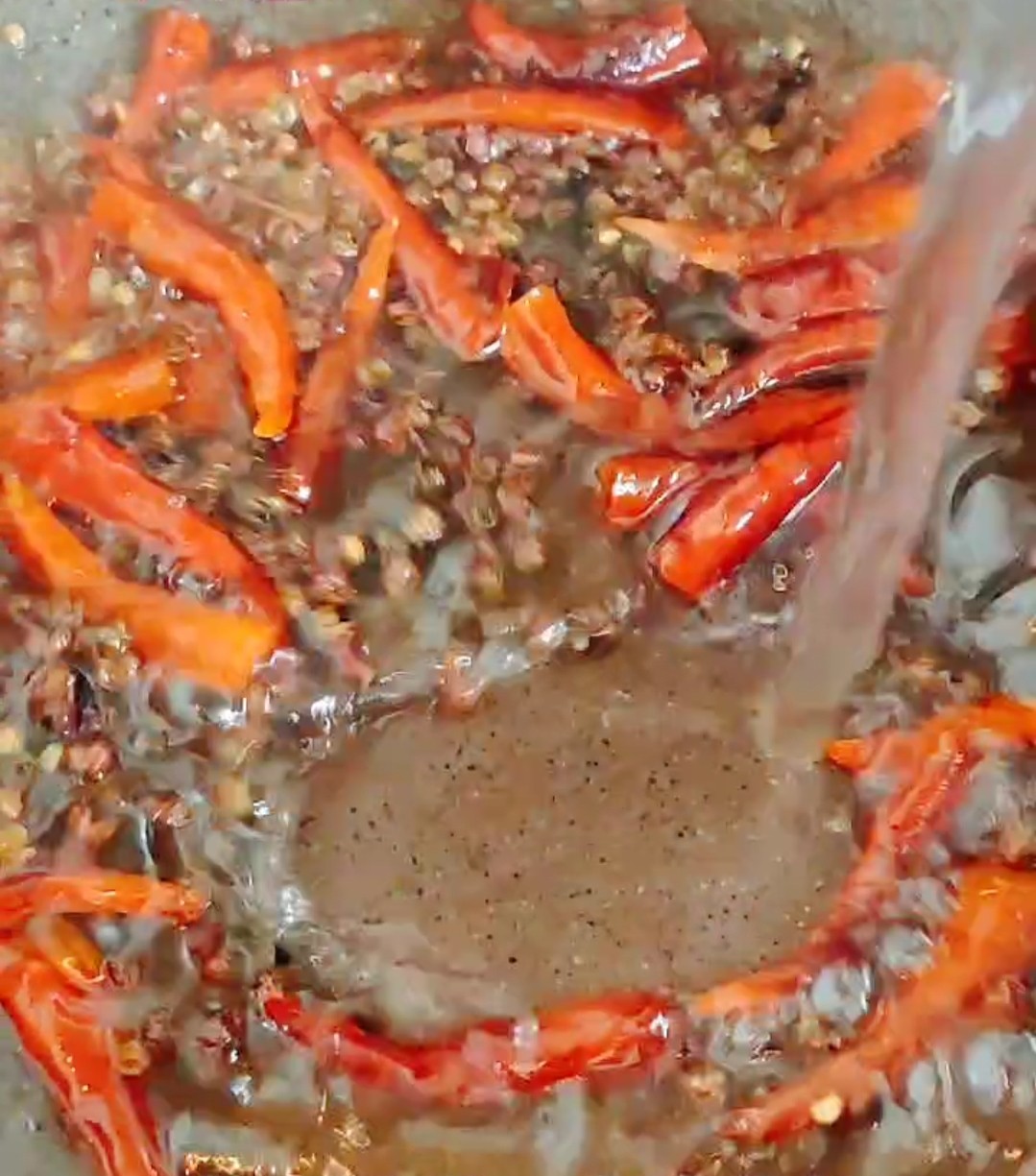 麻辣賽肥腸的做法-麻辣味炒菜譜-易網健康養生網 麻辣賽肥腸的做法-麻辣味炒菜譜