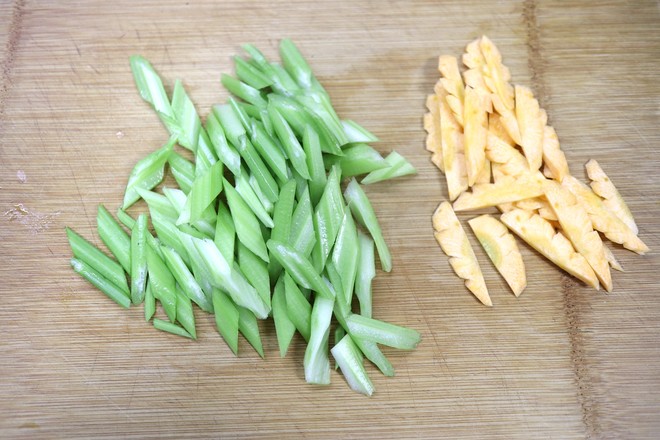 涼拌芹菜蕓豆白果的做法-家常味拌菜譜-易網健康養生網 涼拌芹菜蕓豆白果的做法-家常味拌菜譜