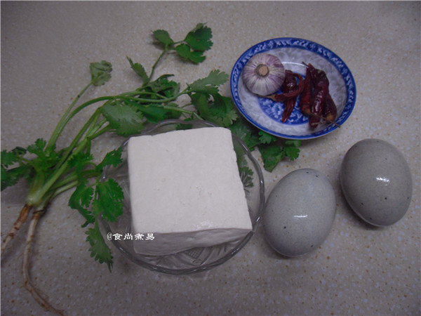 皮蛋蒸豆腐的做法-麻辣味蒸菜譜-易網<a href=http://www.jsjjzhkt.cn/ target=_blank class=infotextkey>健康養生</a>網 皮蛋蒸豆腐的做法-麻辣味蒸菜譜