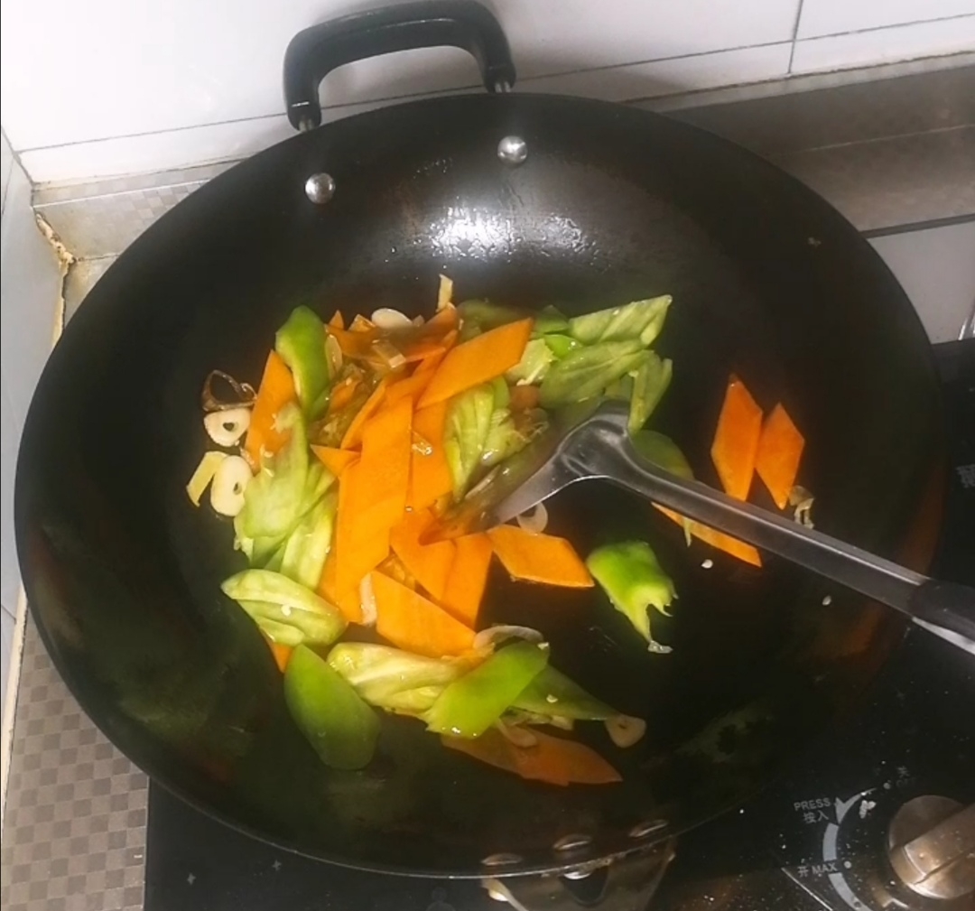 家常炒豬肝的做法-家常味炒菜譜-易網健康養生網 家常炒豬肝的做法-家常味炒菜譜