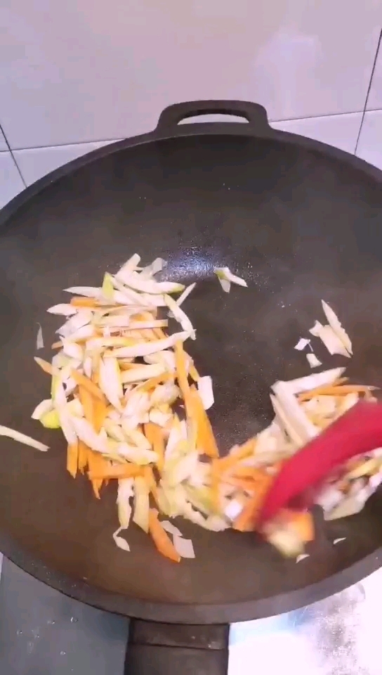 松茸春筍煲豆腐的做法-家常味煮菜譜