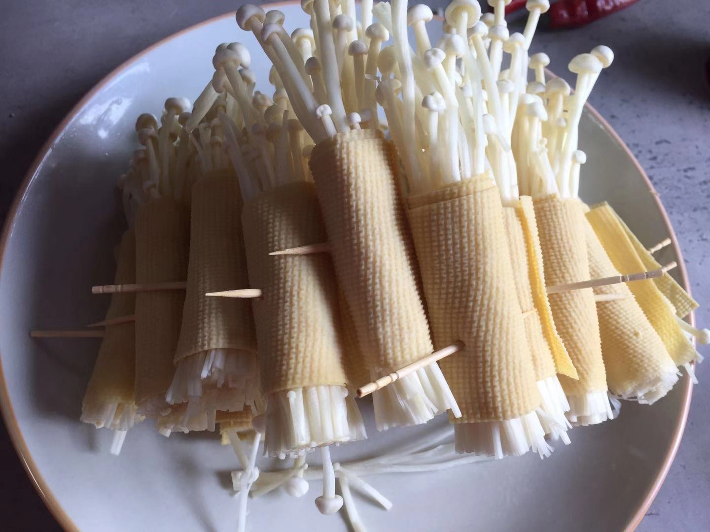 金針菇豆皮卷的做法-家常味燒菜譜-易網健康養生網 金針菇豆皮卷的做法-家常味燒菜譜