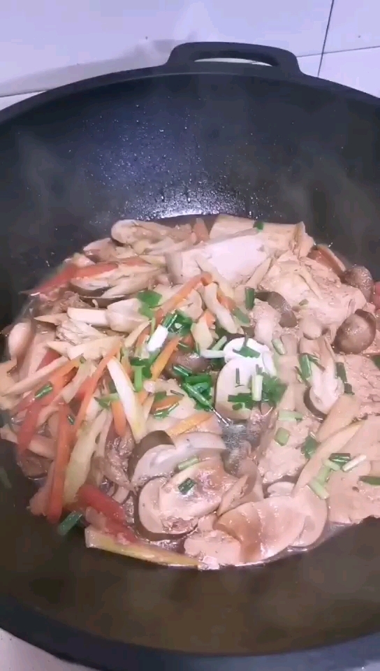 松茸春筍煲豆腐的做法-家常味煮菜譜