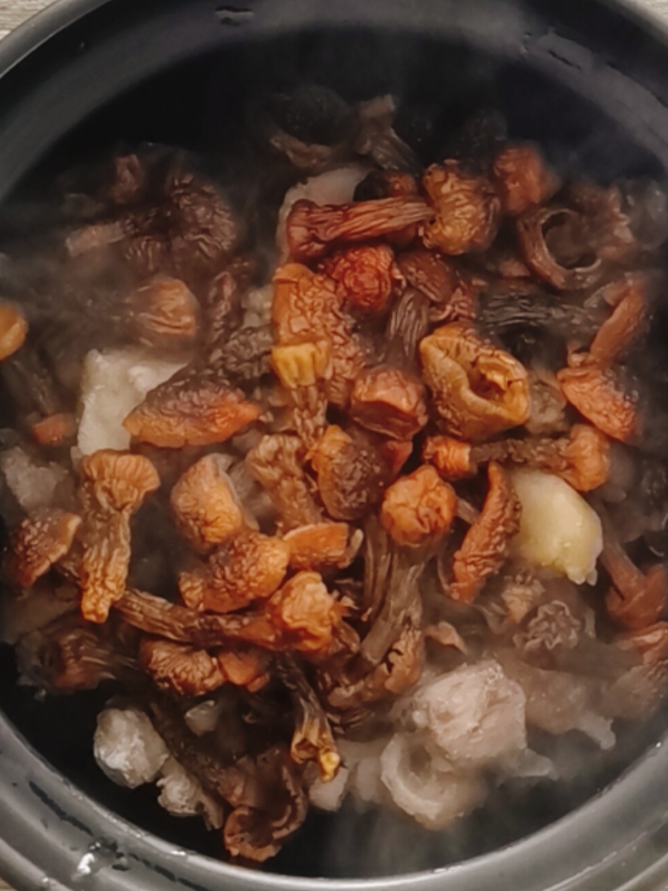 姬松茸雞湯的做法-咸鮮味煲菜譜-易網健康養生網 姬松茸雞湯的做法-咸鮮味煲菜譜