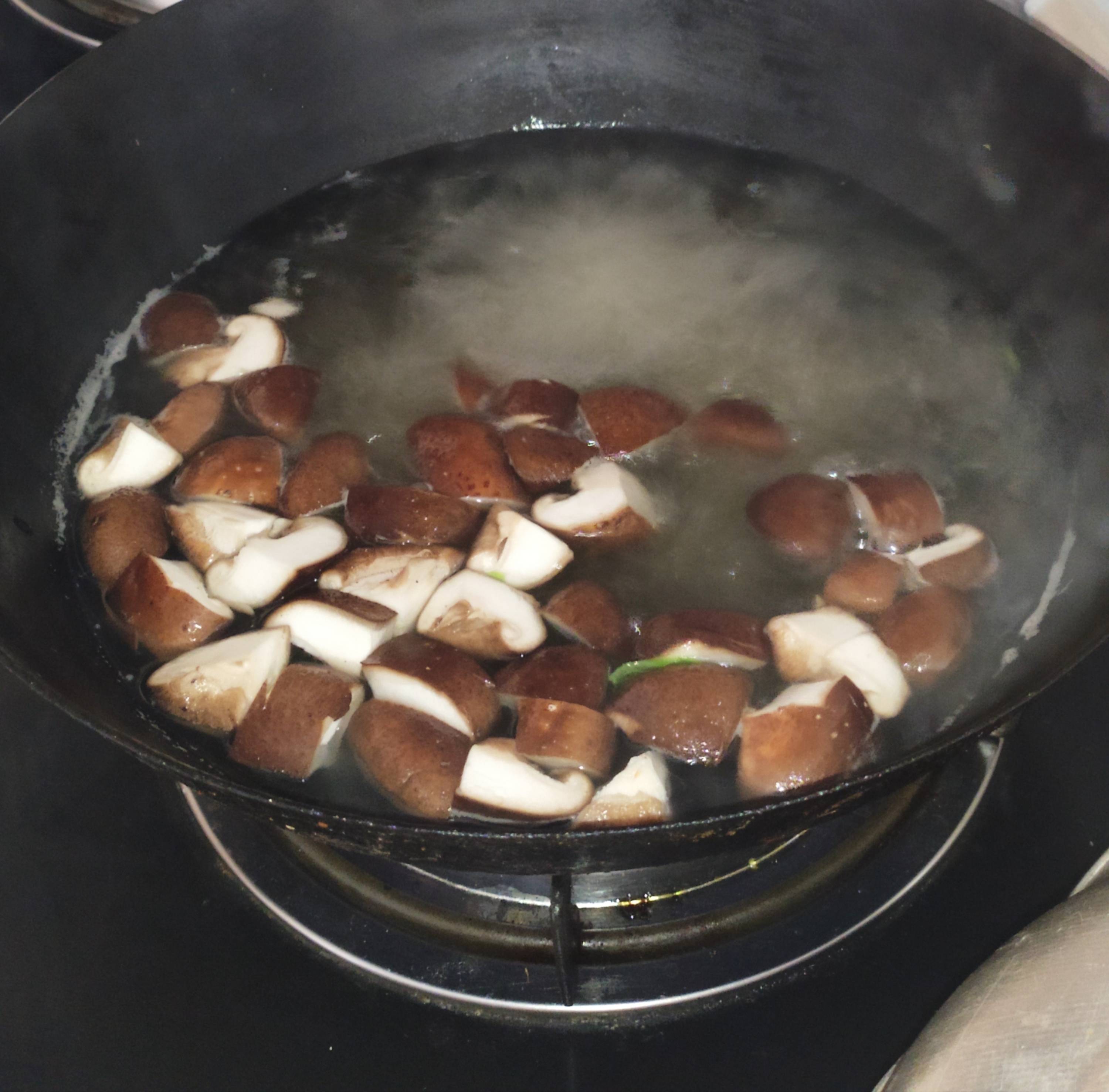 糯米燜雞的做法-咸鮮味燜菜譜-易網健康養生網 糯米燜雞的做法-咸鮮味燜菜譜