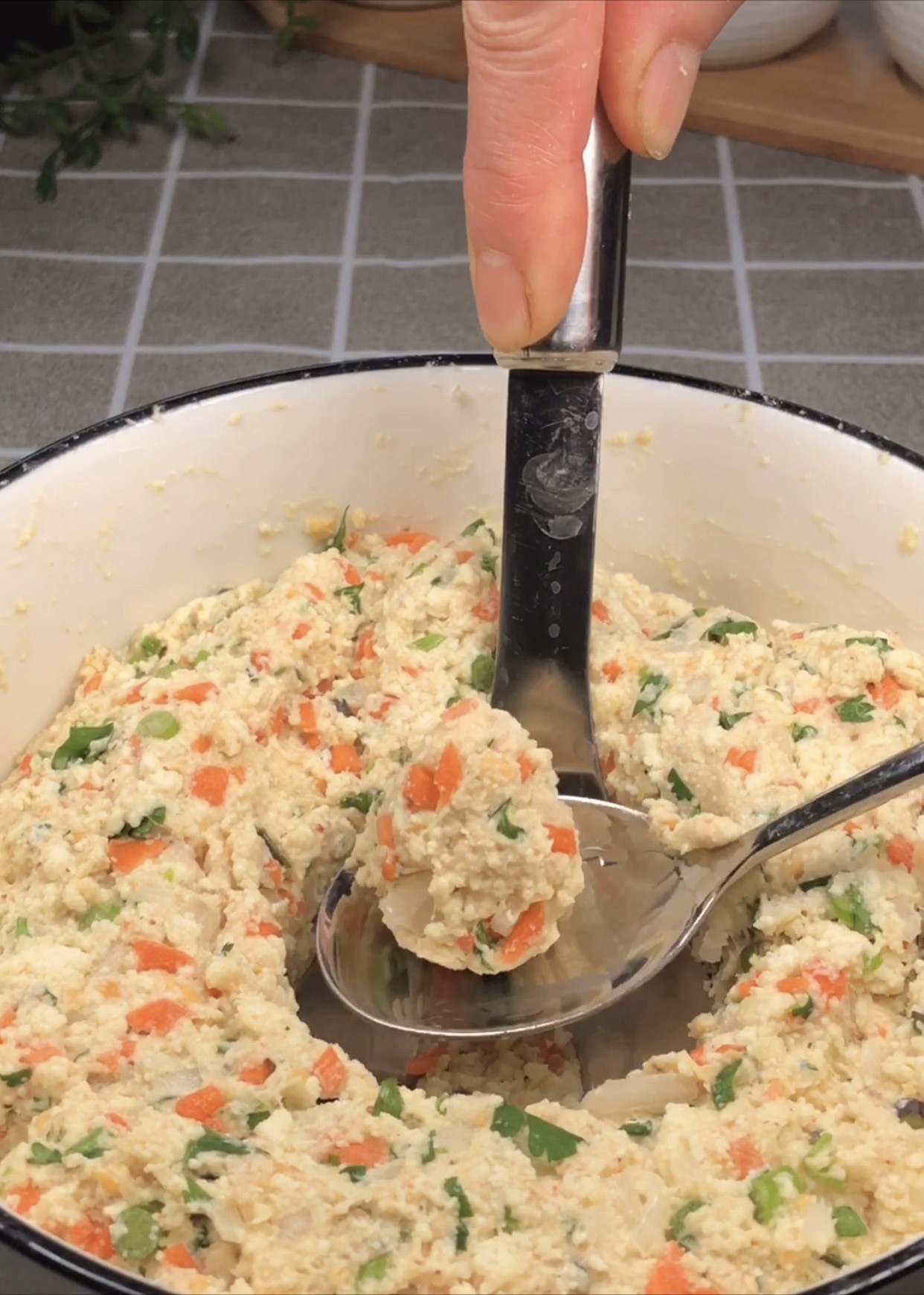 豆腐丸子的做法-家常味炸菜譜-易網健康養生網 豆腐丸子的做法-家常味炸菜譜