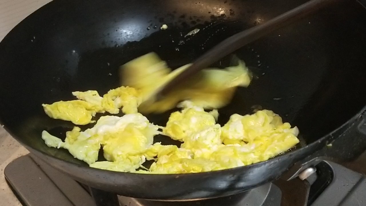 蒜苗炒雞蛋的做法-家常味炒菜譜-易網健康養生網 蒜苗炒雞蛋的做法-家常味炒菜譜