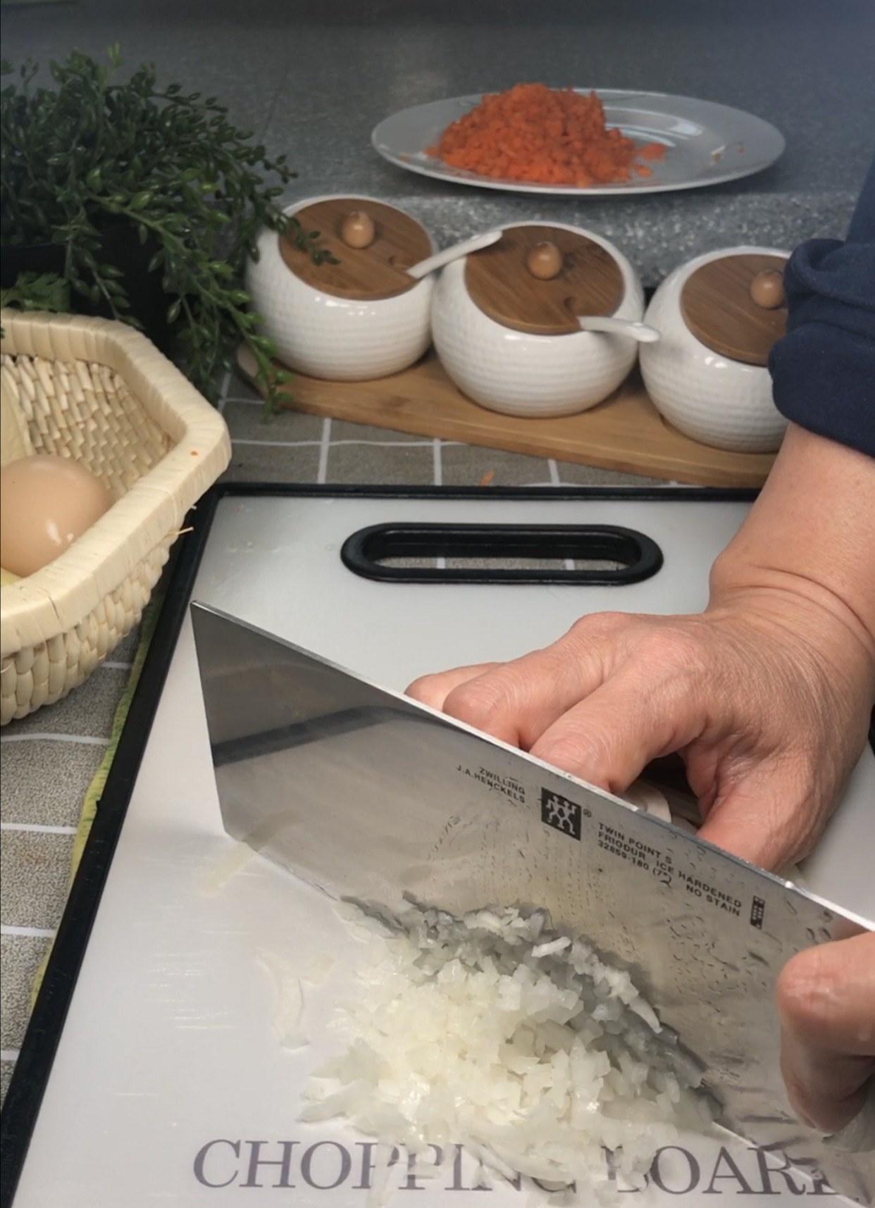 豆腐丸子的做法-家常味炸菜譜-易網健康養生網 豆腐丸子的做法-家常味炸菜譜