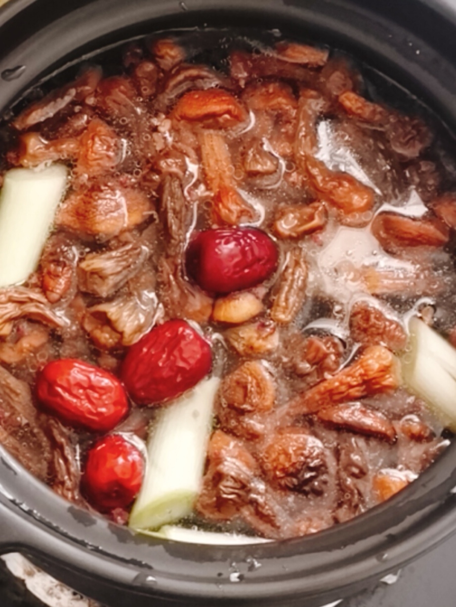 姬松茸雞湯的做法-咸鮮味煲菜譜-易網健康養生網 姬松茸雞湯的做法-咸鮮味煲菜譜