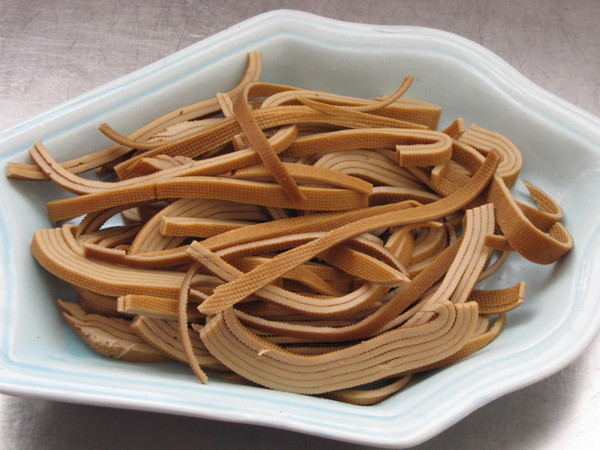 豆皮卷炒韭菜的做法-家常味炒菜譜