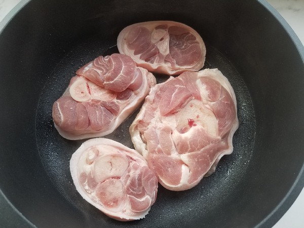 蘆筍腐乳豬肘的做法-家常味燉菜譜