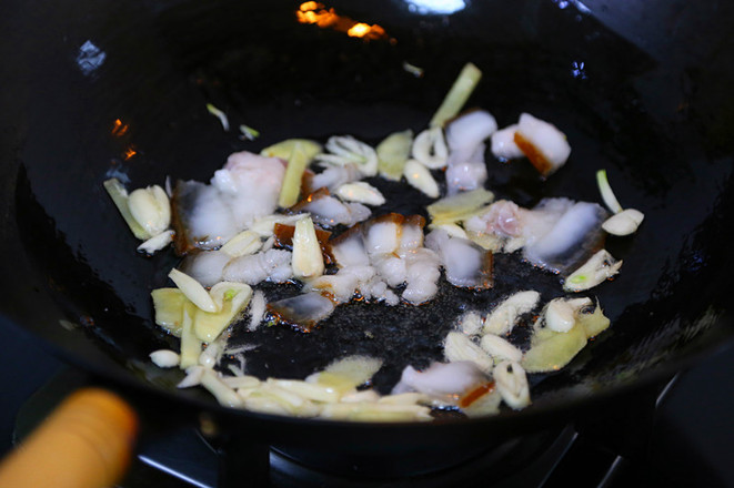 臘肉炒蕨菜的做法-香辣味炒菜譜-易網(wǎng)健康養(yǎng)生網(wǎng) 臘肉炒蕨菜的做法-香辣味炒菜譜