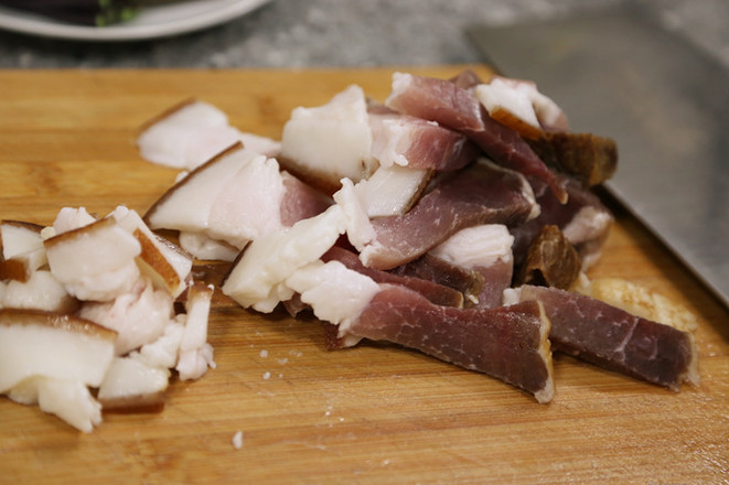 臘肉炒蕨菜的做法-香辣味炒菜譜-易網(wǎng)健康養(yǎng)生網(wǎng) 臘肉炒蕨菜的做法-香辣味炒菜譜