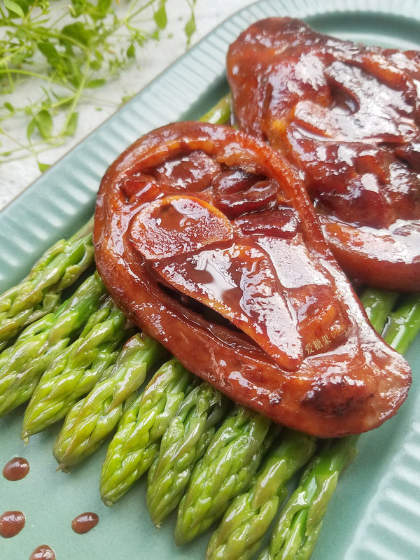 蘆筍腐乳豬肘的做法-家常味燉菜譜