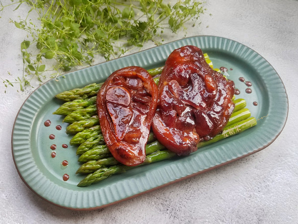 蘆筍腐乳豬肘的做法-家常味燉菜譜