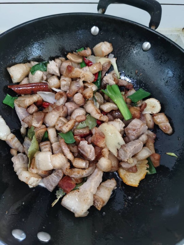 鹵蛋紅燒肉的做法-咸鮮味燜菜譜