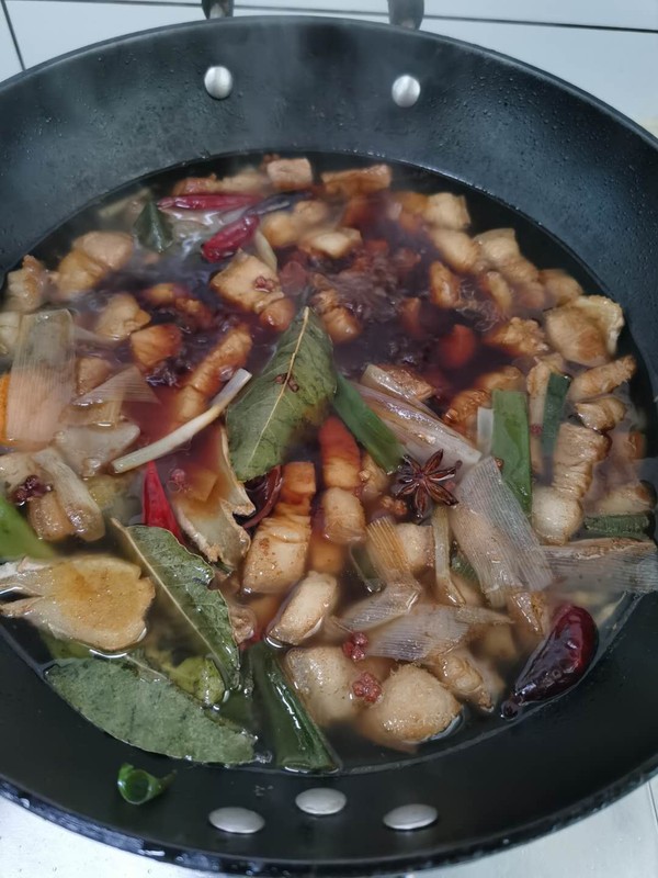 鹵蛋紅燒肉的做法-咸鮮味燜菜譜