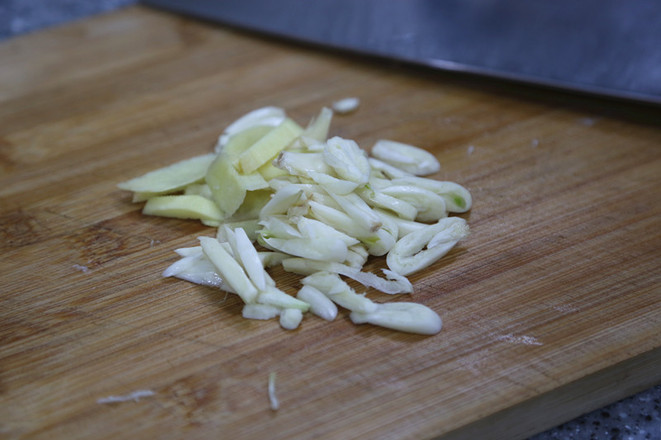 臘肉炒蕨菜的做法-香辣味炒菜譜-易網(wǎng)健康養(yǎng)生網(wǎng) 臘肉炒蕨菜的做法-香辣味炒菜譜