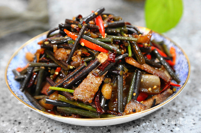 臘肉炒蕨菜的做法-香辣味炒菜譜-易網(wǎng)健康養(yǎng)生網(wǎng) 臘肉炒蕨菜的做法-香辣味炒菜譜