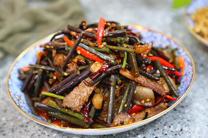 臘肉炒蕨菜的做法-香辣味炒菜譜-易網(wǎng)健康養(yǎng)生網(wǎng) 臘肉炒蕨菜的做法-香辣味炒菜譜