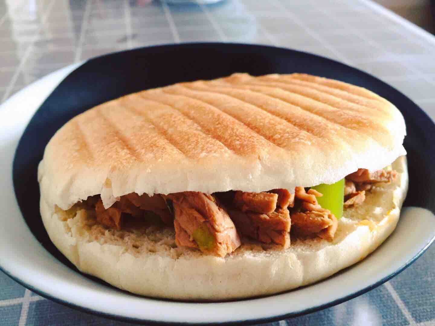 涼皮肉夾饃的做法-咸鮮味蒸菜譜