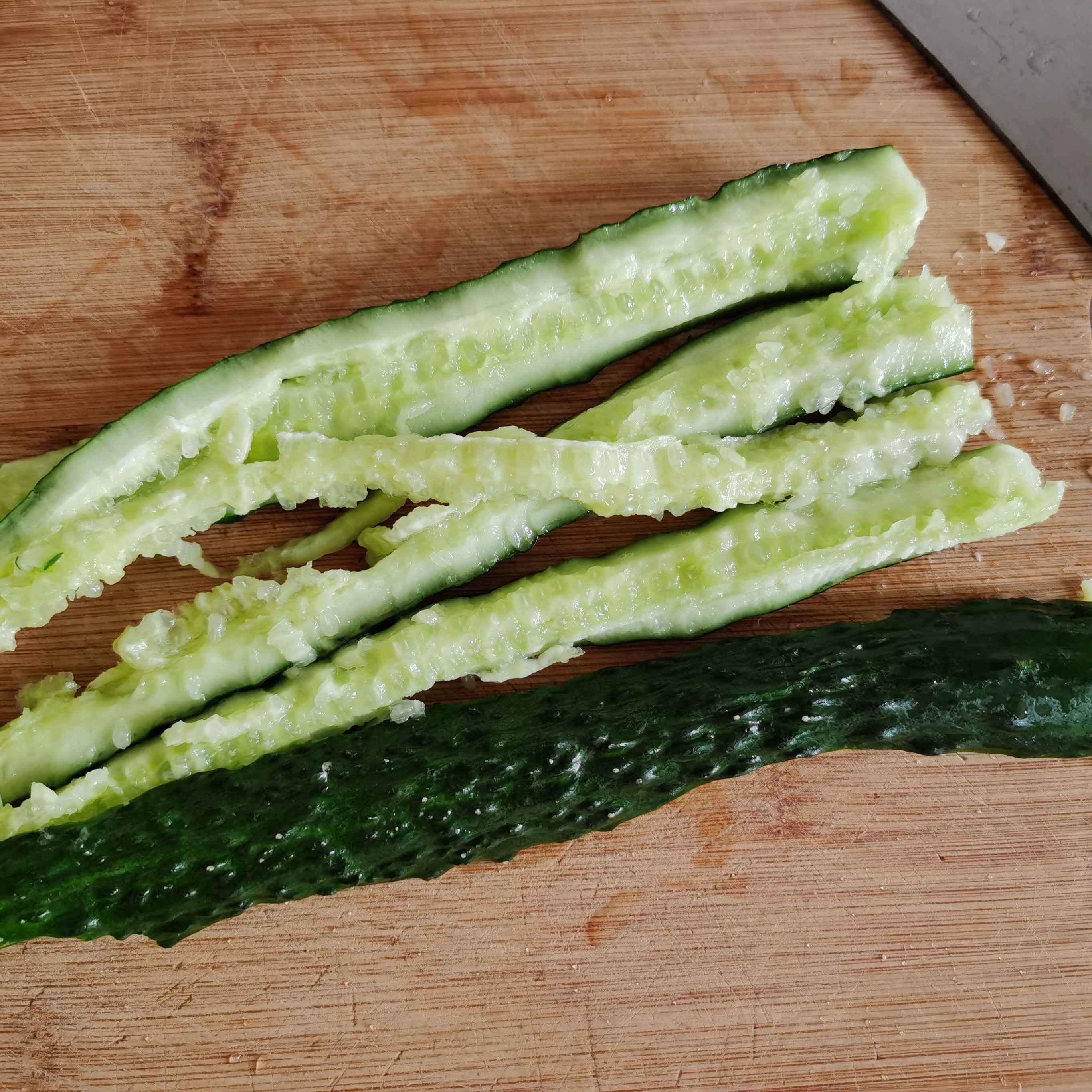 超級好吃的涼拌黃瓜的做法-家常味拌菜譜-易網健康養生網 超級好吃的涼拌黃瓜的做法-家常味拌菜譜