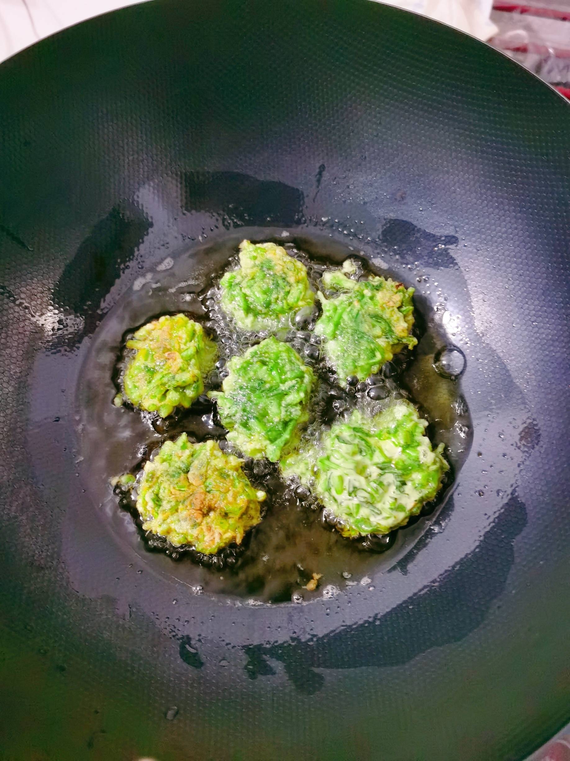 茼蒿丸子的做法-其它口味炸菜譜-易網健康養(yǎng)生網 茼蒿丸子的做法-其它口味炸菜譜