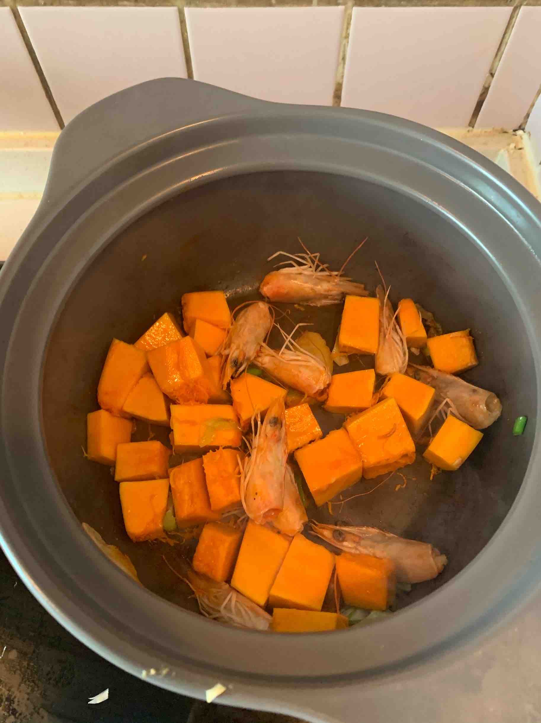 南瓜蝦煲的做法-咸鮮味煲菜譜-易網健康養生網 南瓜蝦煲的做法-咸鮮味煲菜譜