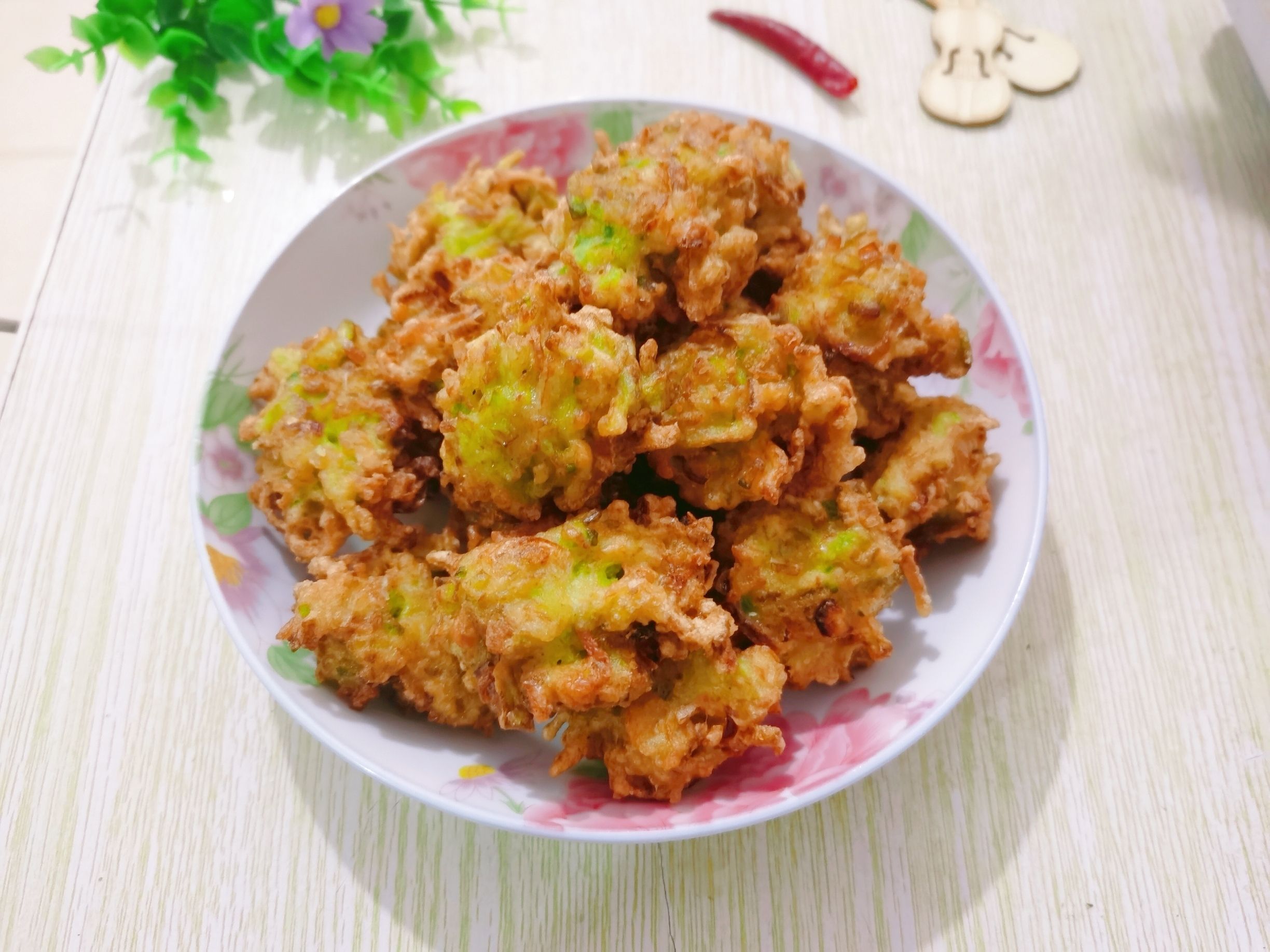 炸蘿卜丸子的做法-咸鮮味炸菜譜-易網(wǎng)健康養(yǎng)生網(wǎng) 炸蘿卜丸子的做法-咸鮮味炸菜譜