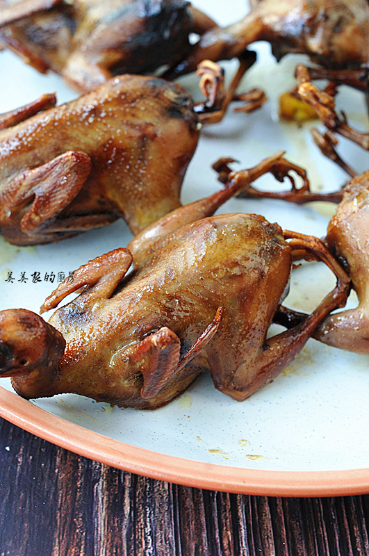 皮薄多汁的烤鵪鶉的做法-家常味烤菜譜-易網健康養生網 皮薄多汁的烤鵪鶉的做法-家常味烤菜譜