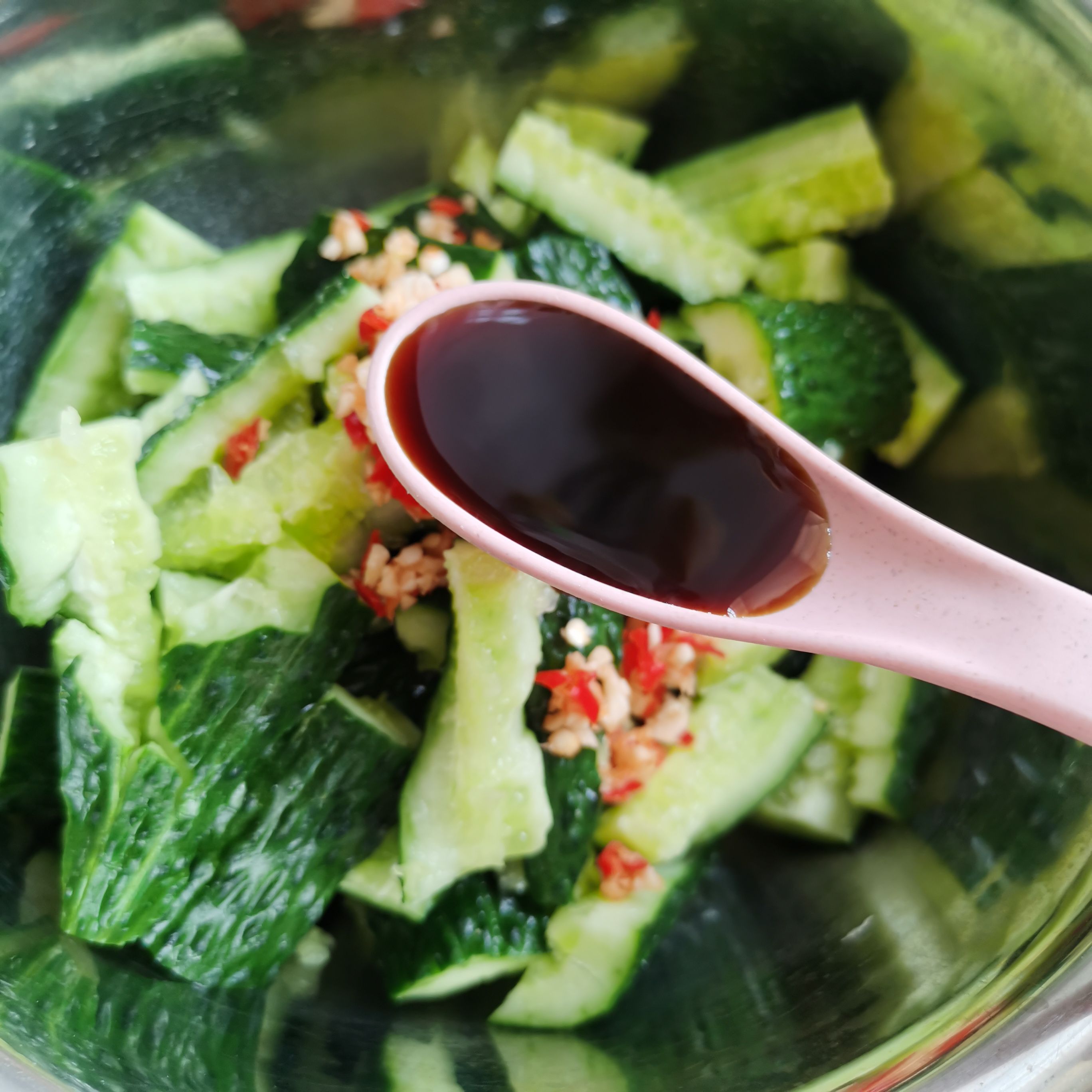 超級好吃的涼拌黃瓜的做法-家常味拌菜譜-易網健康養生網 超級好吃的涼拌黃瓜的做法-家常味拌菜譜