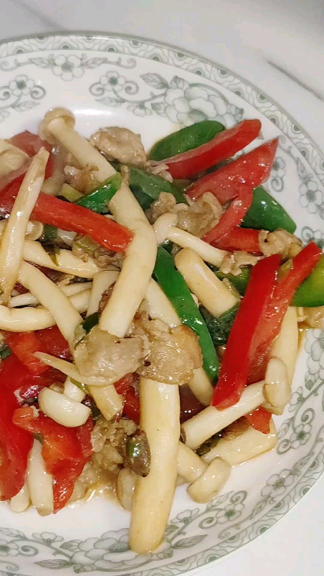 彩椒炒白玉菇的做法-咸鮮味炒菜譜