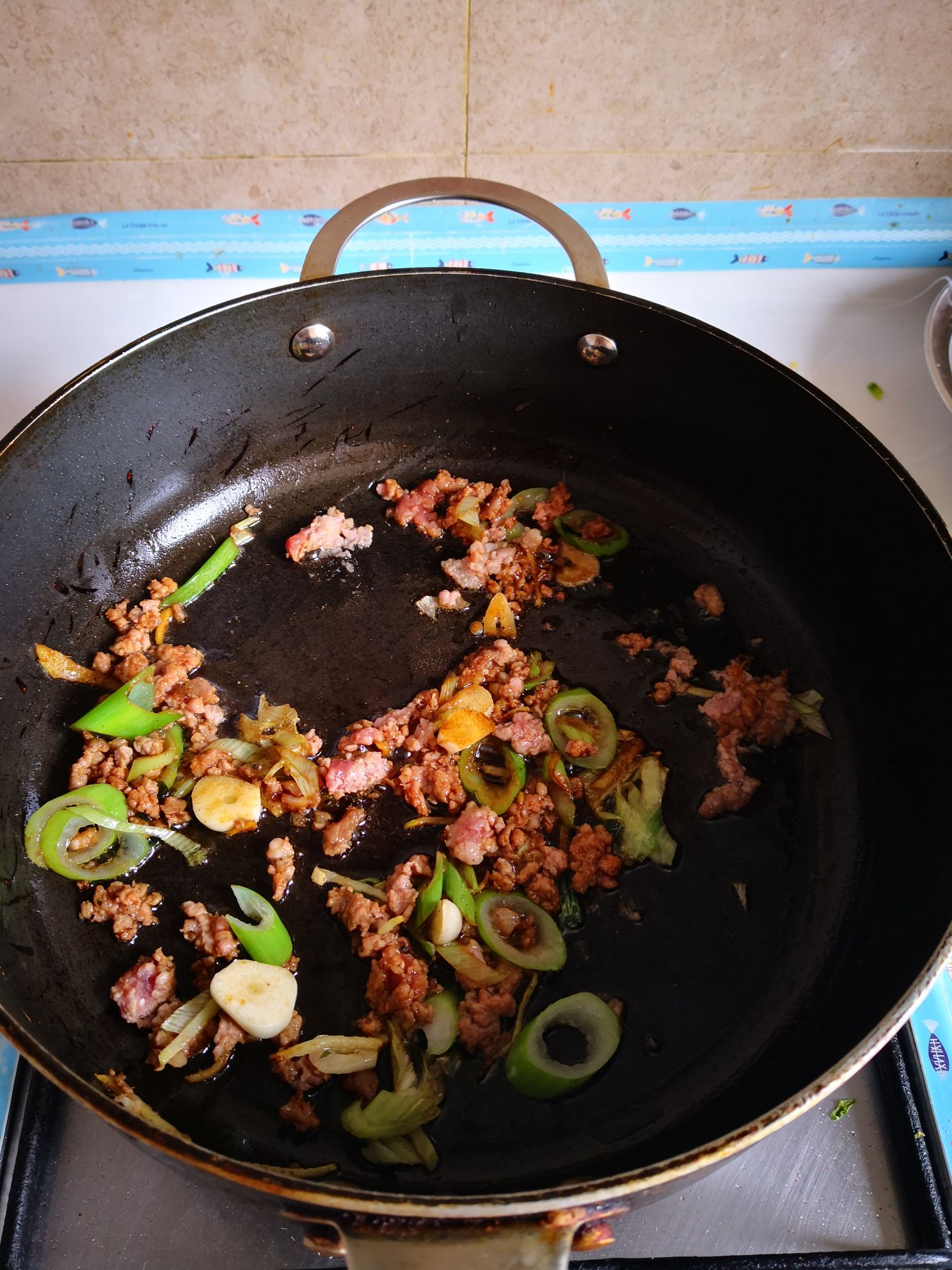 肉餡炒芹菜的做法-家常味炒菜譜-易網健康養生網 肉餡炒芹菜的做法-家常味炒菜譜