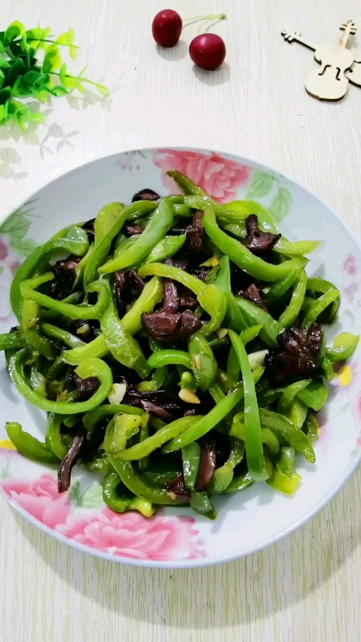 辣椒炒蘑菇的做法-咸鮮味炒菜譜