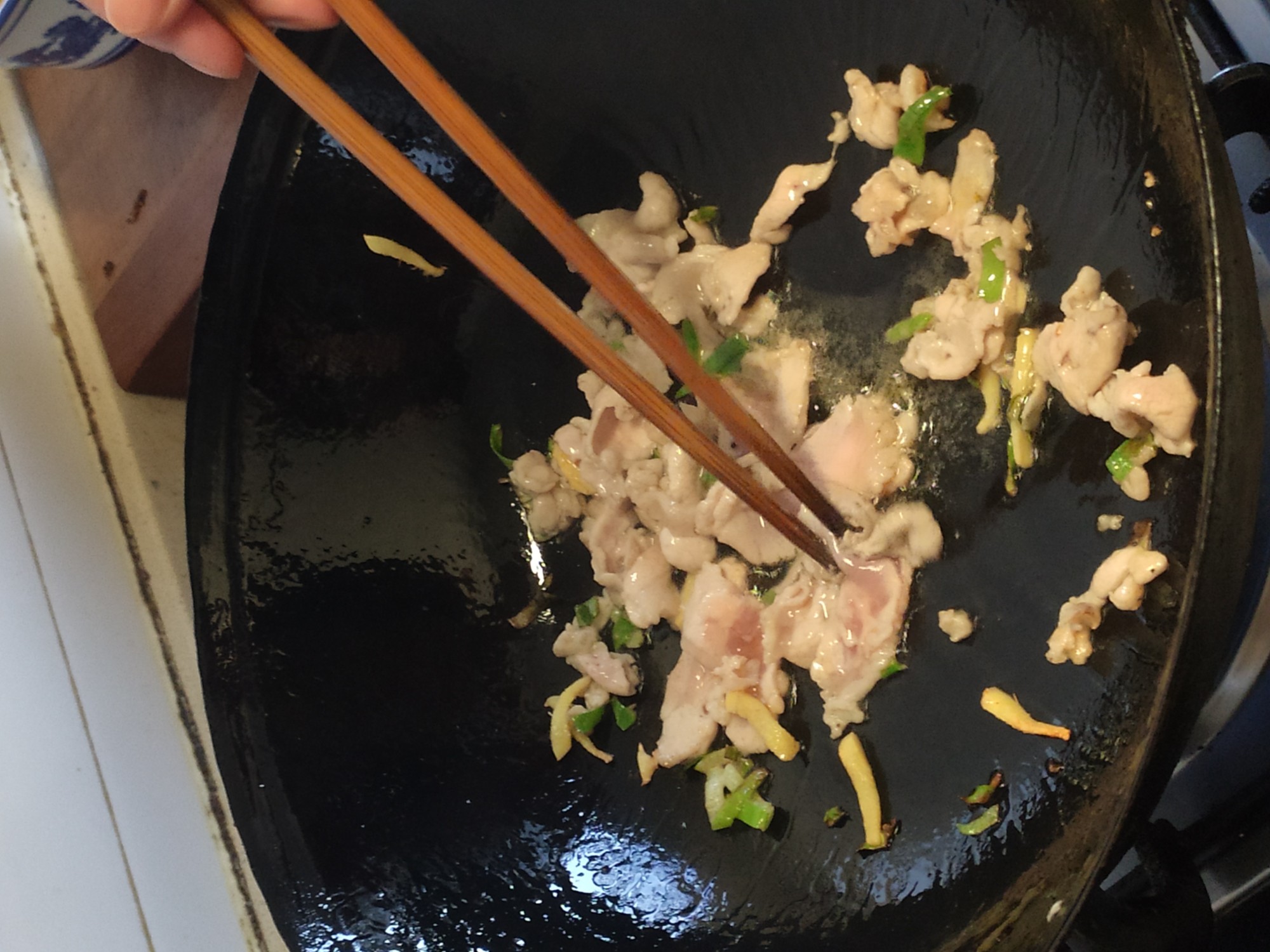 彩椒炒白玉菇的做法-咸鮮味炒菜譜-易網健康養生網 彩椒炒白玉菇的做法-咸鮮味炒菜譜