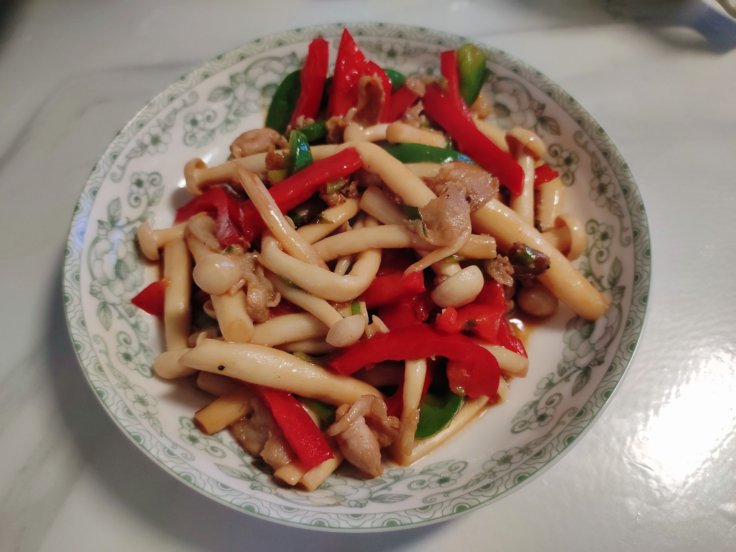 彩椒炒白玉菇的做法-咸鮮味炒菜譜