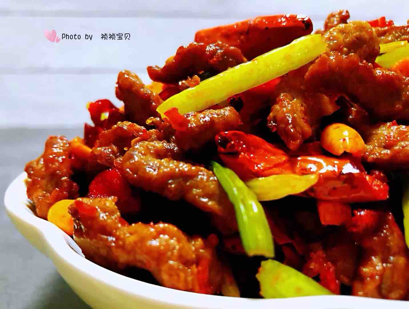 香酥牛肉炒芹菜的做法-香辣味炒菜譜