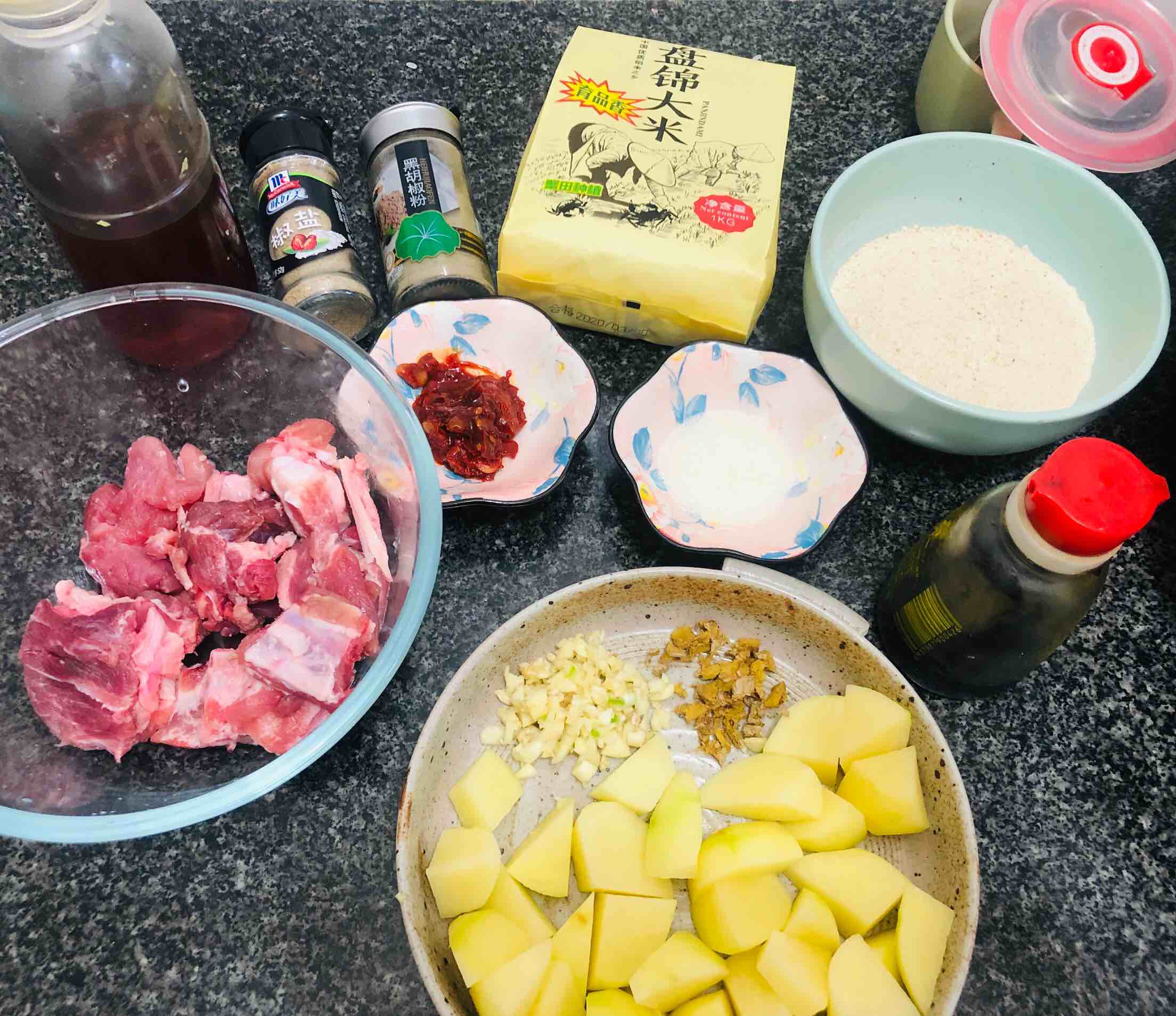 粉蒸排骨的做法-香辣味蒸菜譜-易網<a href=http://www.jsjjzhkt.cn/ target=_blank class=infotextkey>健康養生</a>網 粉蒸排骨的做法-香辣味蒸菜譜