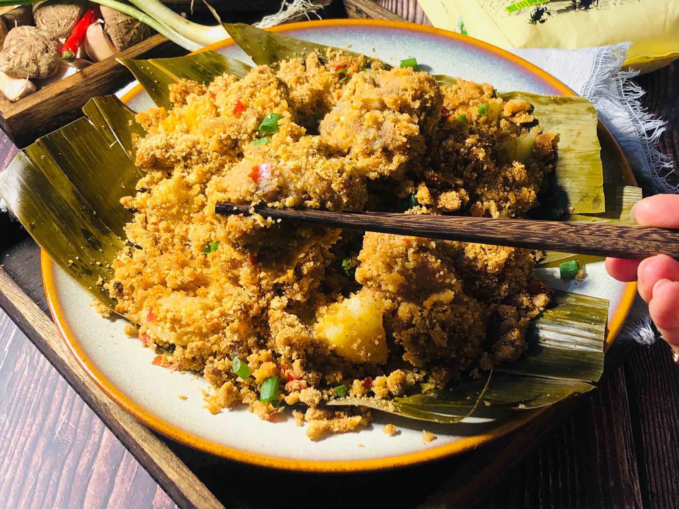 粉蒸排骨的做法-香辣味蒸菜譜-易網健康養生網 粉蒸排骨的做法-香辣味蒸菜譜